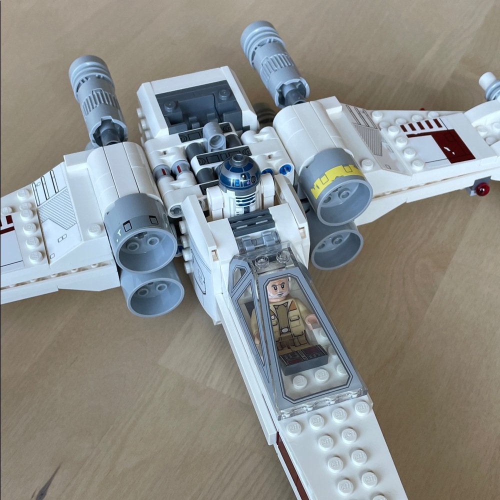 LEGO Set 75301 Luke Skywalker’s X-Wing Fighter - Picture 9 of 10